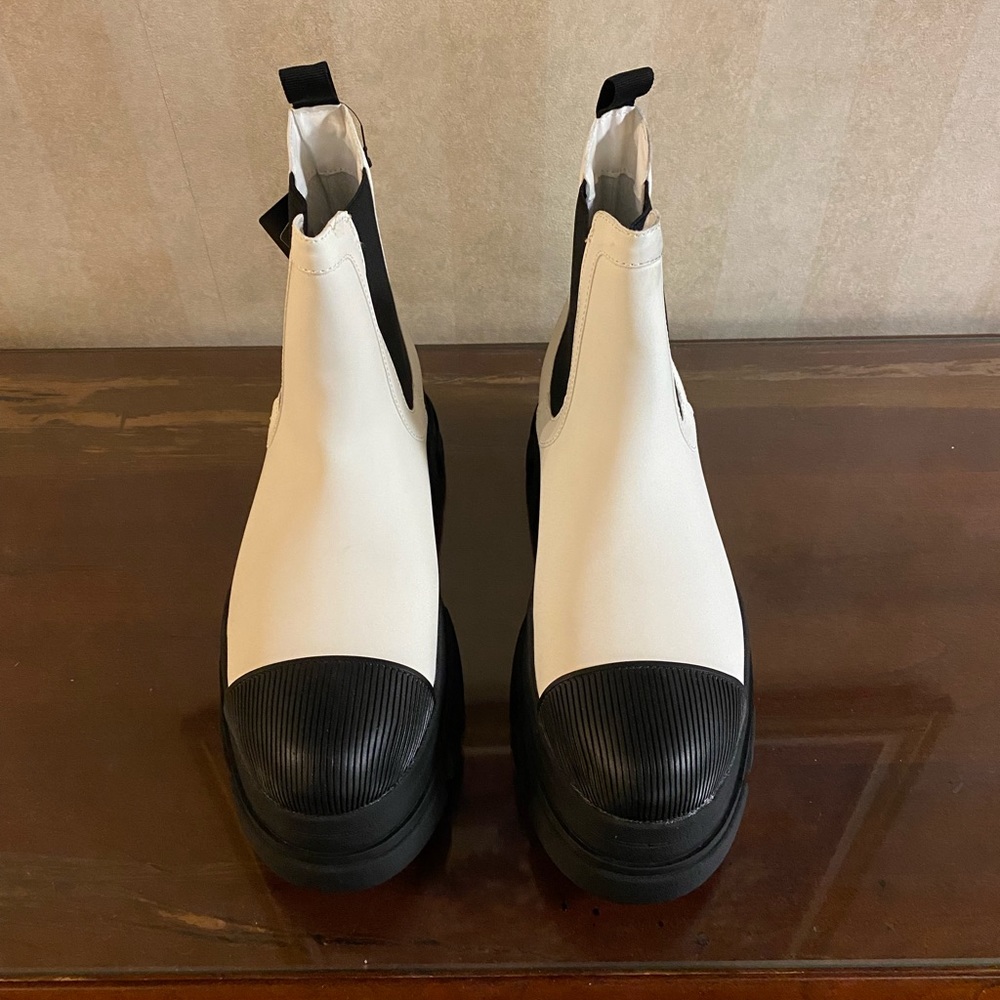 🥾 Boots 🥾 - Picture 3 of 7